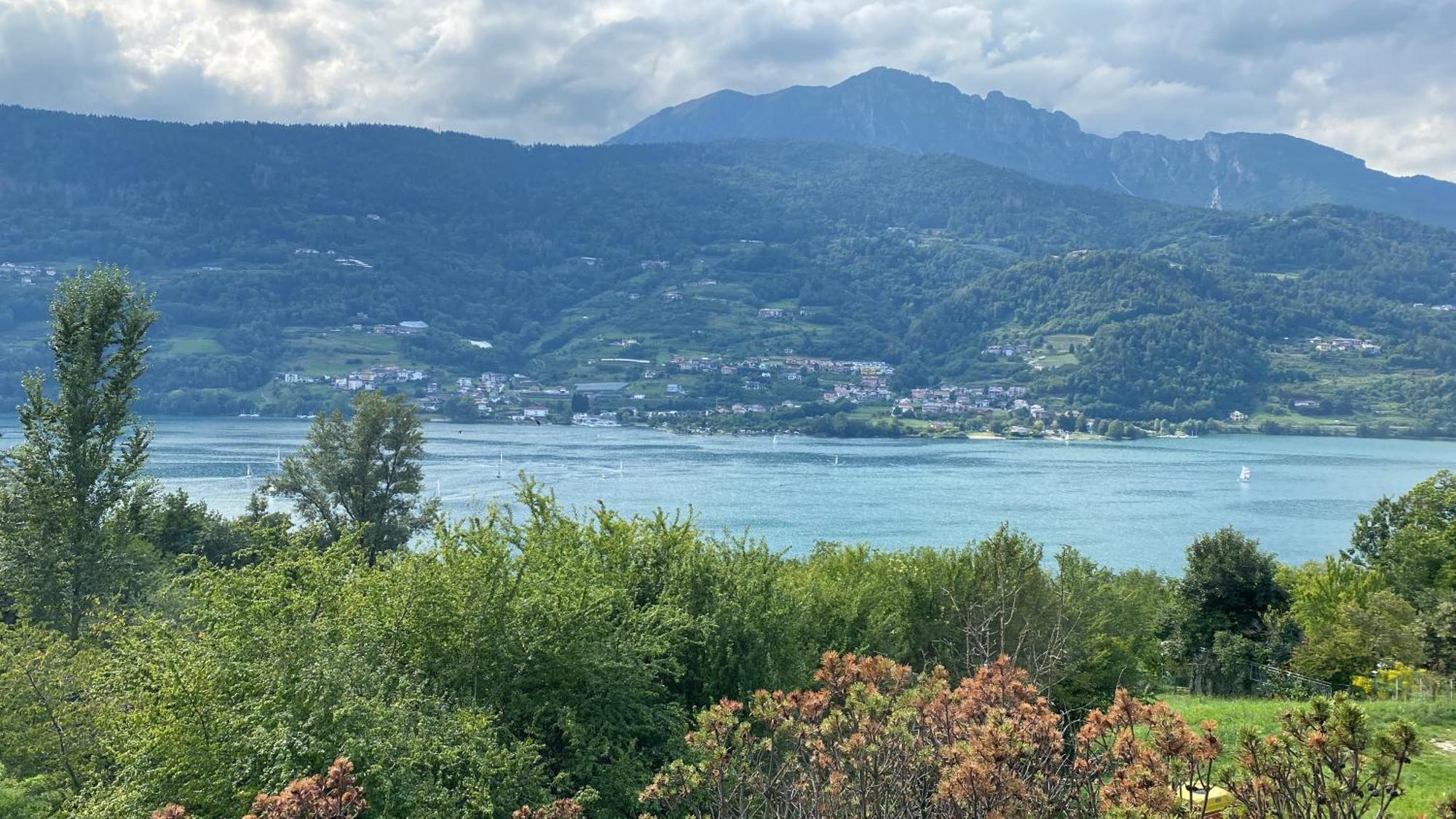 Lake Apartment Ischia Green Тенна Экстерьер фото