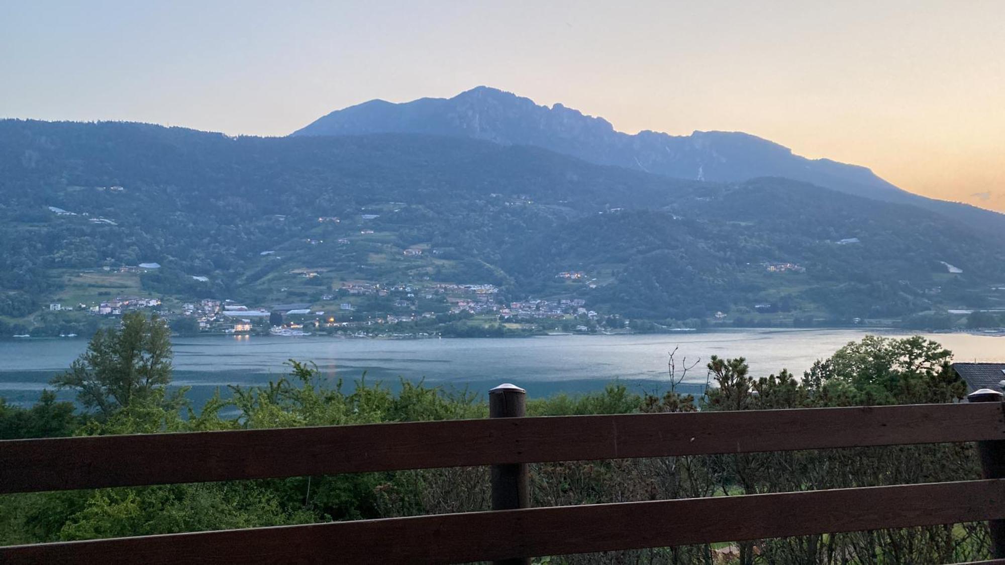 Lake Apartment Ischia Green Тенна Экстерьер фото